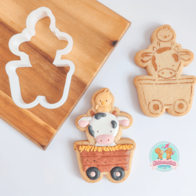 CORTADOR CARRITO VACA Y POLLITO 8.5 CM