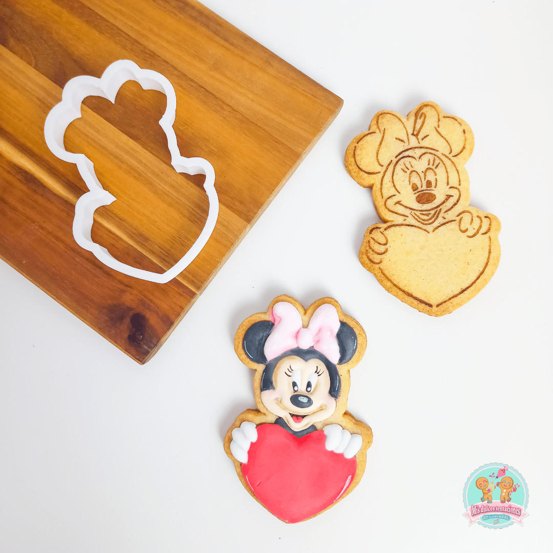 CORTADOR MINNIE CON CORAZÓN 9.5 CM